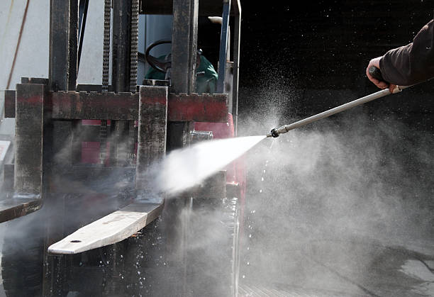 Best Driveway Pressure Washing  in Bellefontaine Neighbors, MO